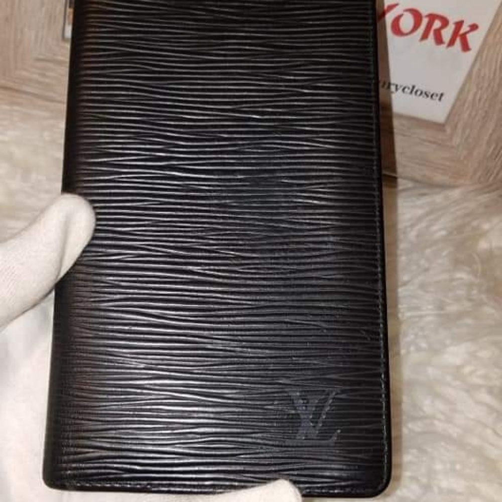 LOUIS VUITTON WALLET